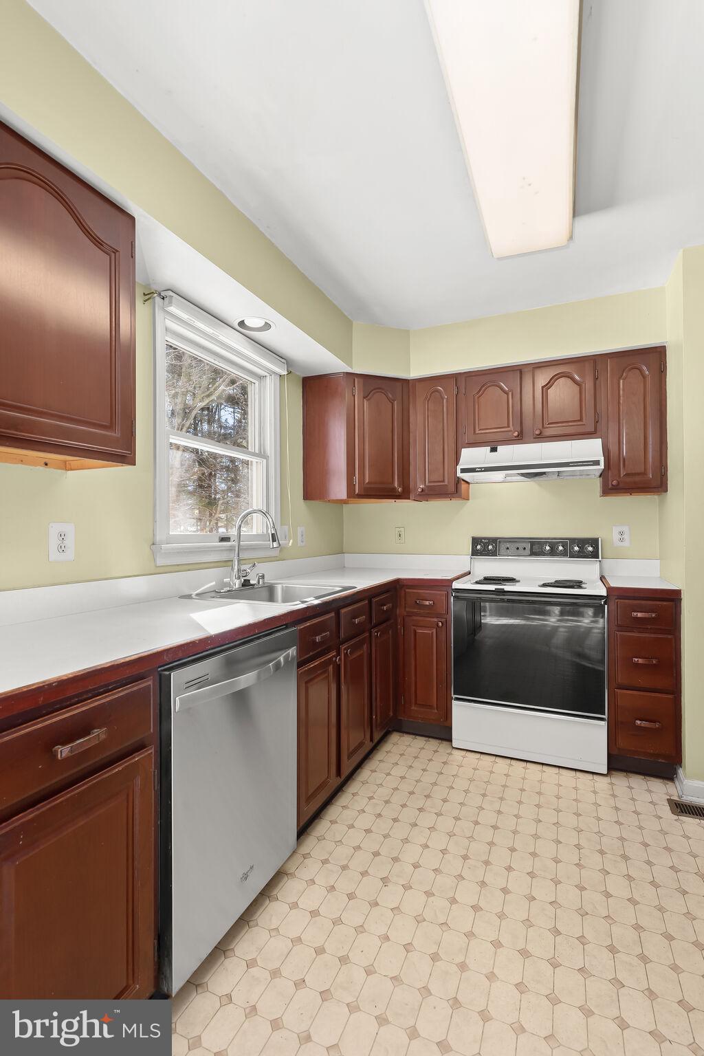 16445 Old Frederick Road Mount Airy, MD 21771 - Photo 17 of 62 Eat-In Kitchen