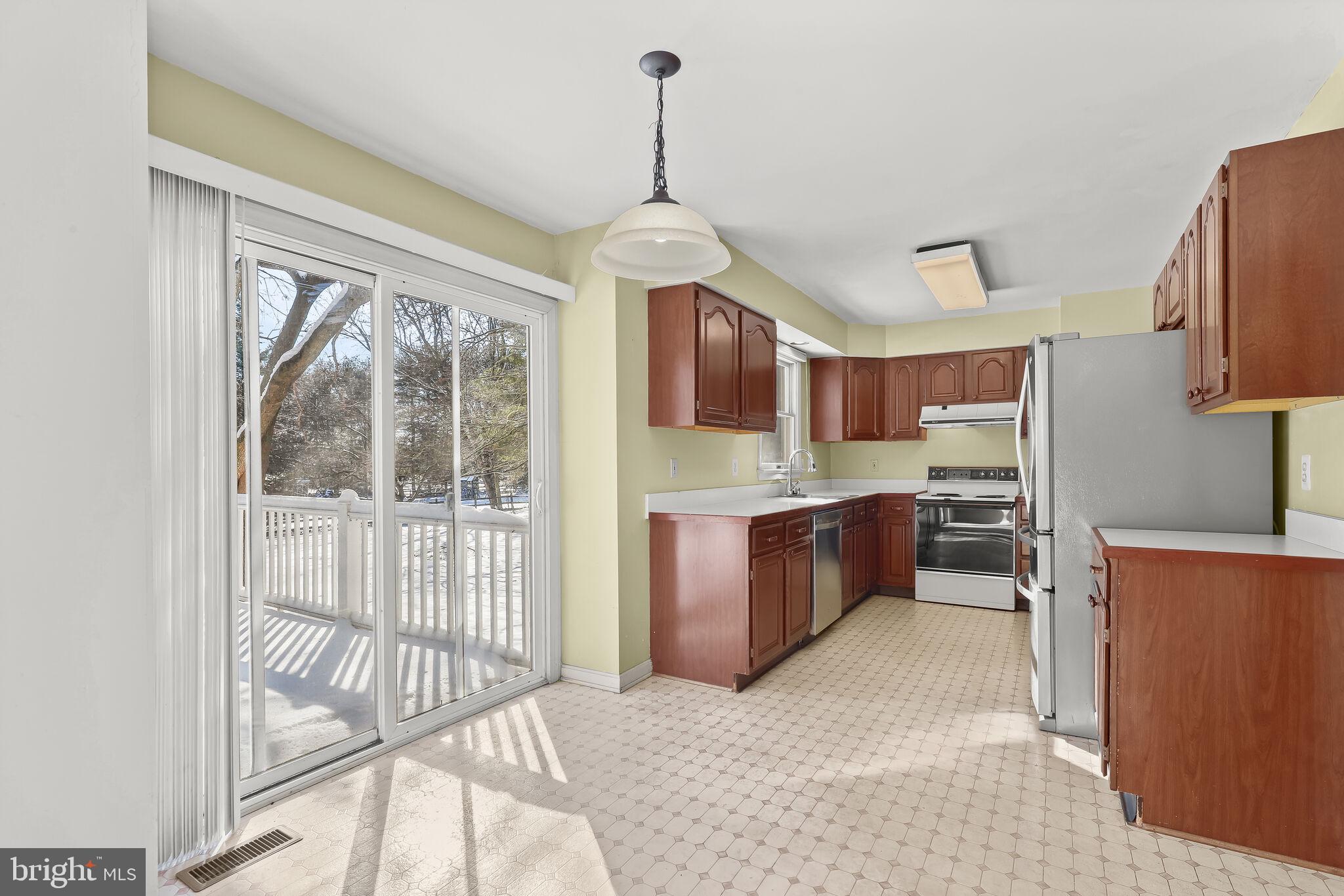 16445 Old Frederick Road Mount Airy, MD 21771 - Photo 19 of 62 Breakfast Room | Access to Deck and Backyard