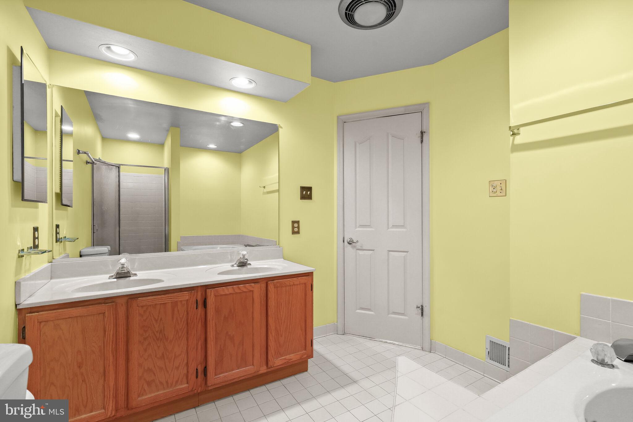 16445 Old Frederick Road Mount Airy, MD 21771 - Photo 32 of 62 Primary En-Suite Full Bath