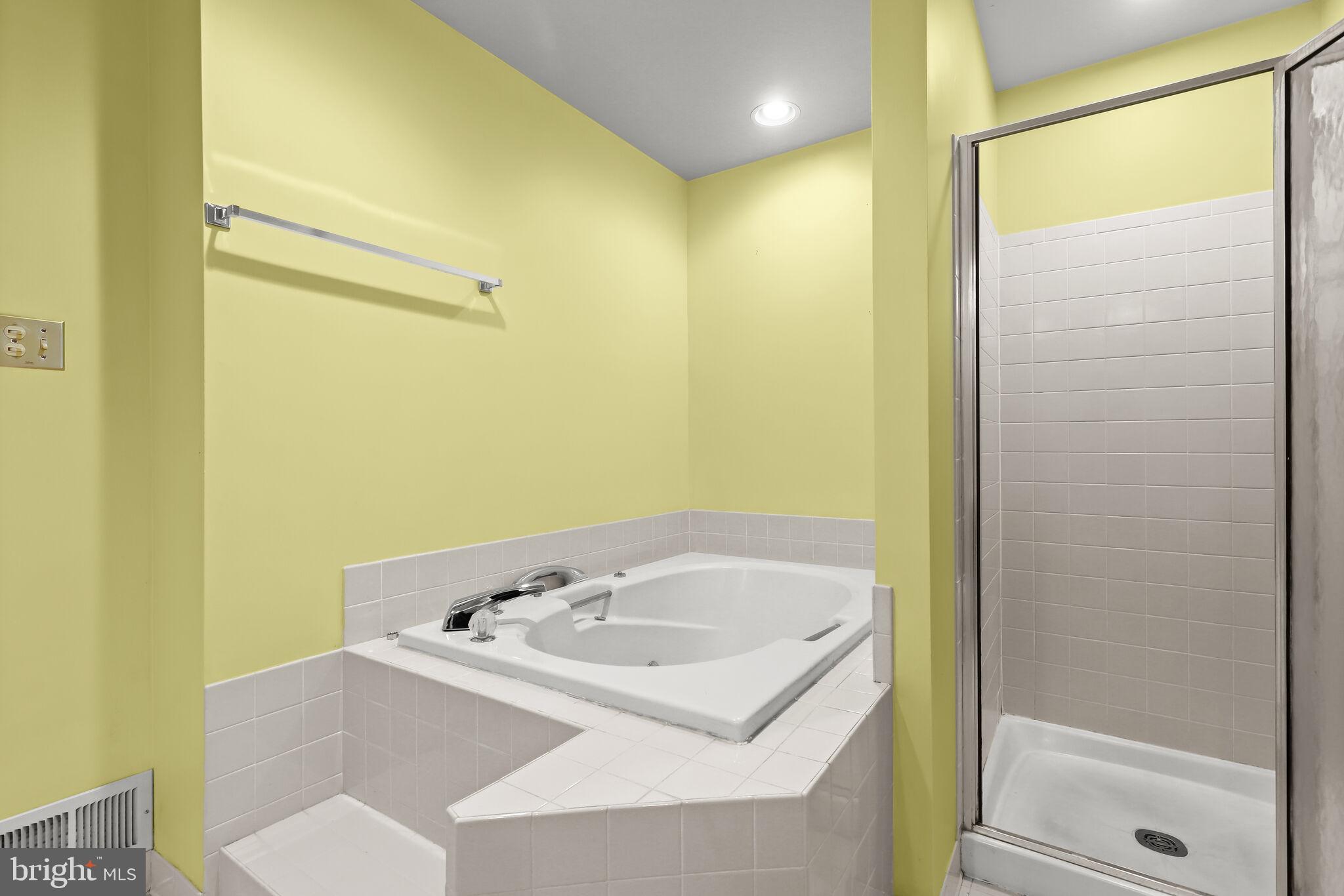 16445 Old Frederick Road Mount Airy, MD 21771 - Photo 34 of 62 Primary En-Suite Full Bath