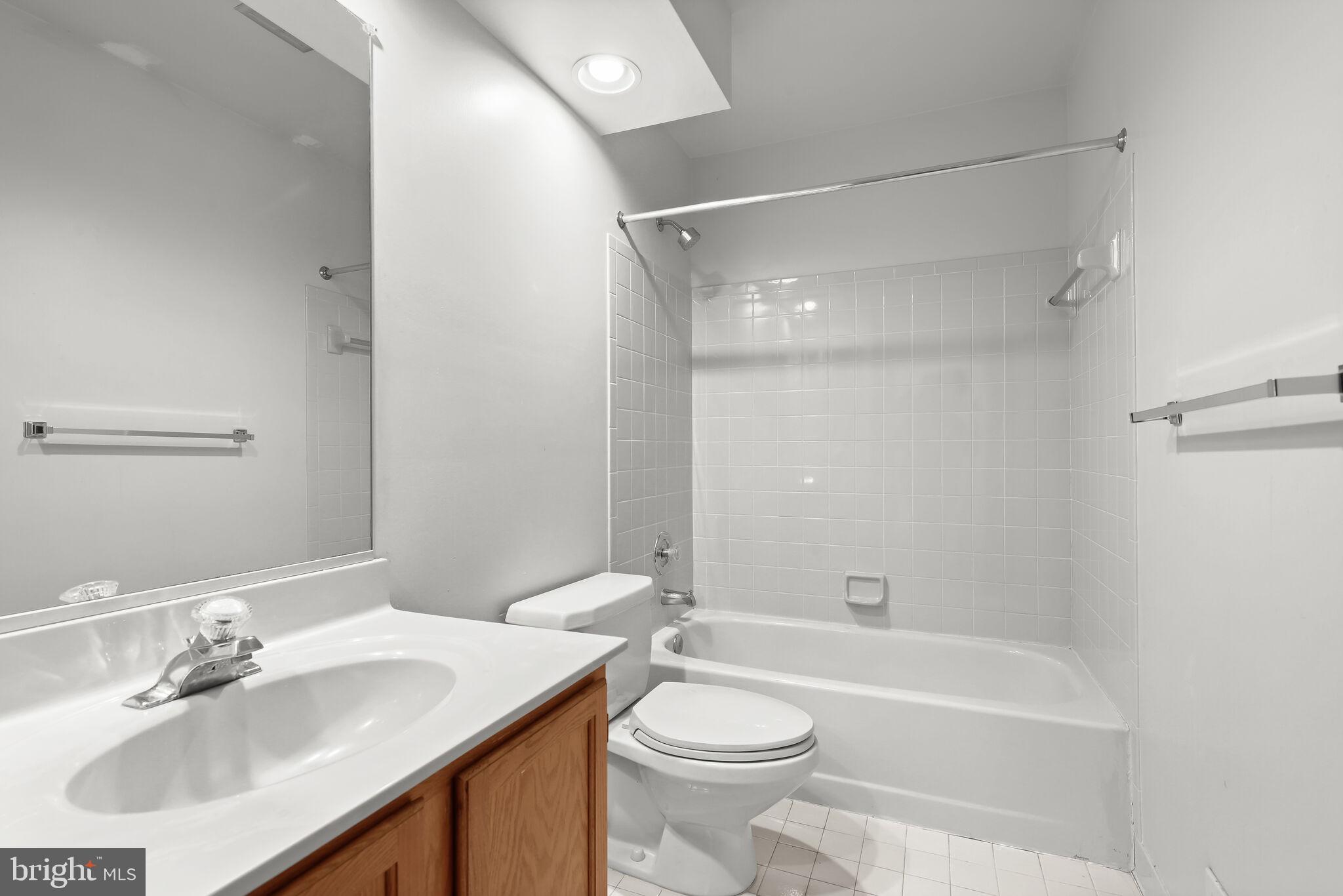16445 Old Frederick Road Mount Airy, MD 21771 - Photo 39 of 62 Full Bath