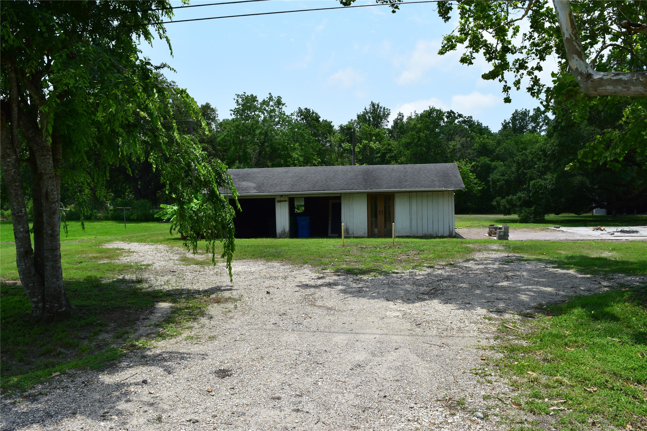 7234 Bissell Road Manvel, TX 77578 - Photo 5 of 14 a front view of a house with a yard and green space
