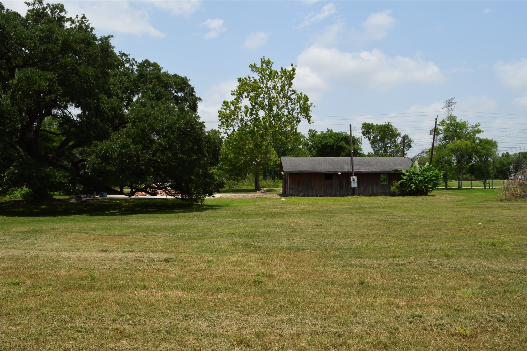 7234 Bissell Road Manvel, TX 77578 - Photo 7 of 14 a view of a yard with a house
