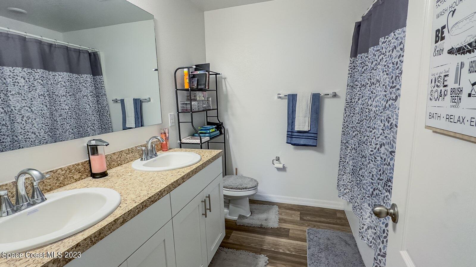 141 Tucson Road Southwest Palm Bay, FL 32908 - Photo 17 of 20 Guest Bathroom