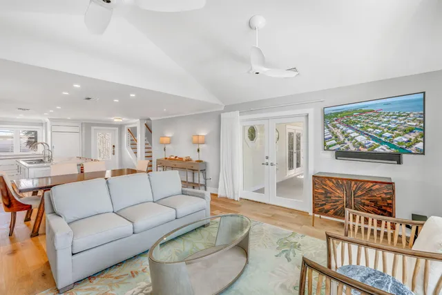 $2,300,000 | 948 Gulf Drive, Summerland Key, FL 33042