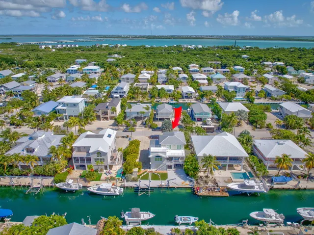 $2,300,000 | 948 Gulf Drive, Summerland Key, FL 33042
