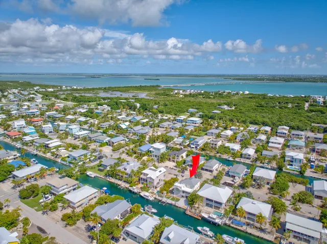 $2,300,000 | 948 Gulf Drive, Summerland Key, FL 33042