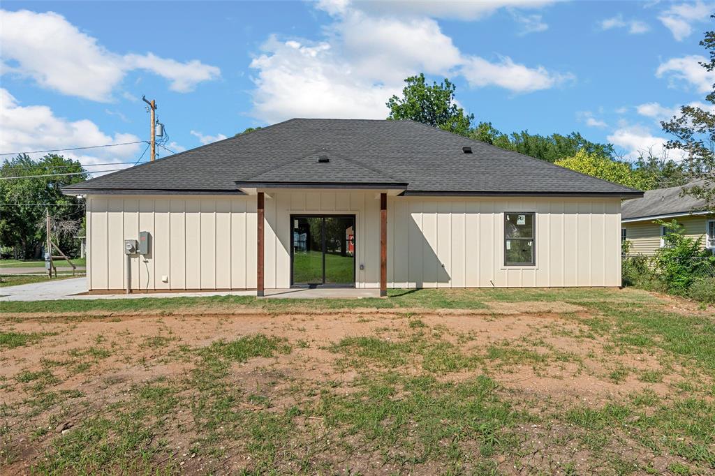 3320 North 27th Street Waco, TX 76708 - Photo 35 of 38 a front view of a house with a yard and garage
