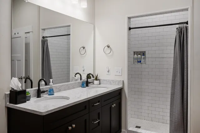 $2,200 | 124 Strawberry Alley, Unit A, Clarksville, TN 37040