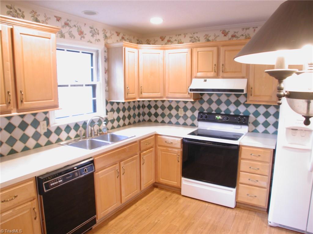 3060 High Cliffs Road Pfafftown, NC 27040 - Photo 8 of 18 Gallery Image 8