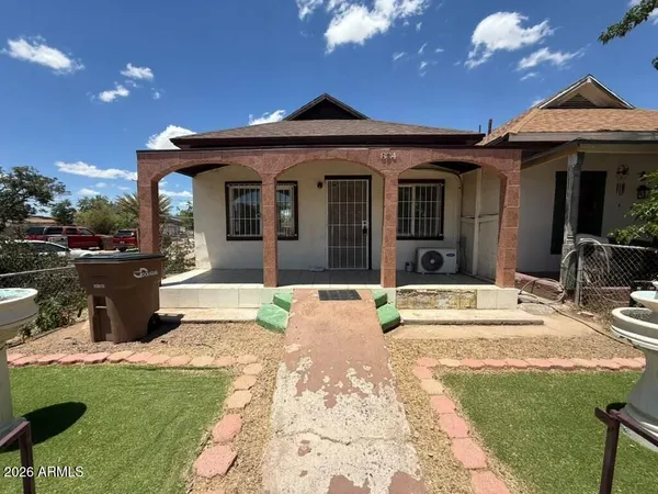 $875 | 834 5th Street, Douglas, AZ 85607