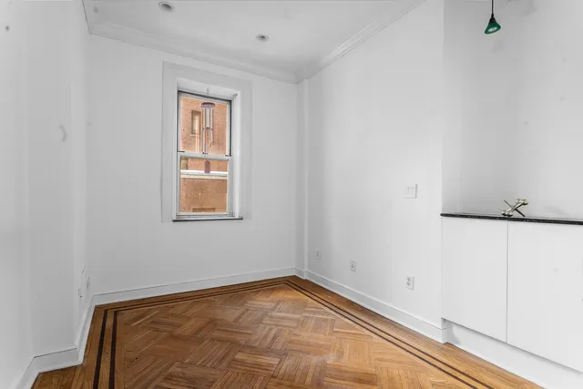 $1,395,000 | 205 West 57th Street, Unit 3DB | Midtown Central