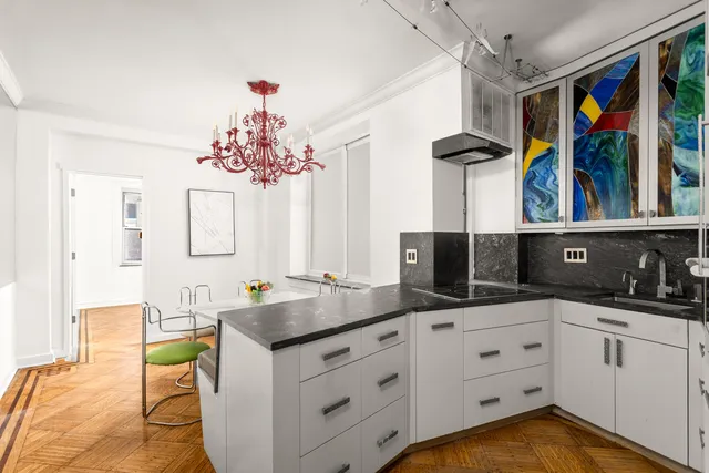 $1,395,000 | 205 West 57th Street, Unit 3DB | Midtown Central