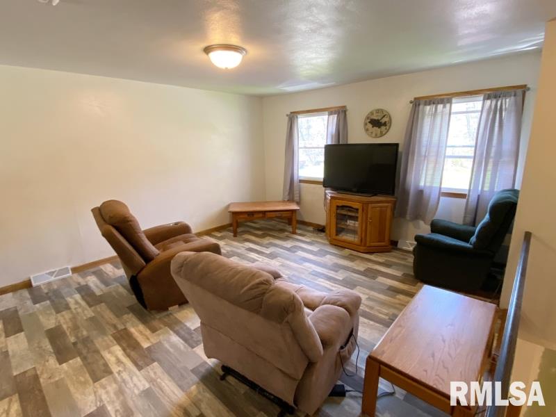 663 Waverly Road Davenport, IA 52804 - Photo 7 of 14 Gallery Image 7