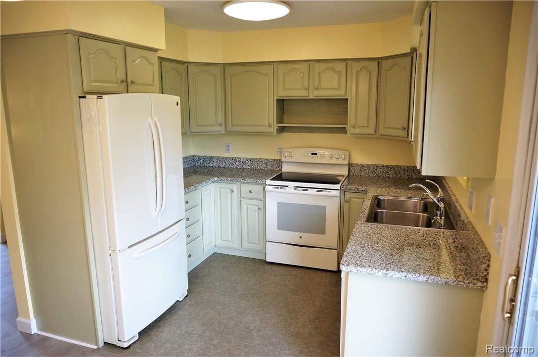 Kitchen 1.jpg