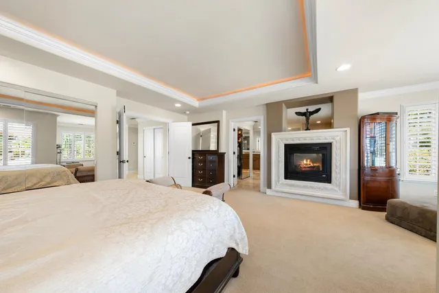 a view of a dinning table and chairs in the patio