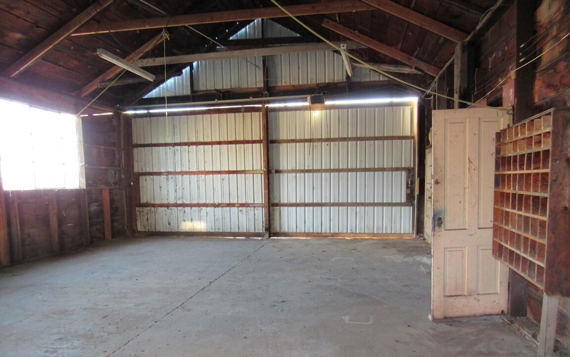 32227 Modoc Point Road Chiloquin, OR 97624 - Photo 11 of 11 Shop Interior