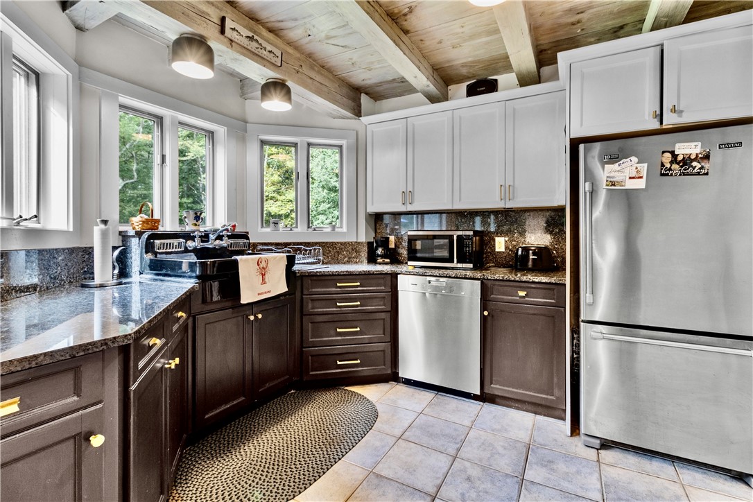 33 Sakonnet Trail Little Compton, RI 02837 - Photo 6 of 50