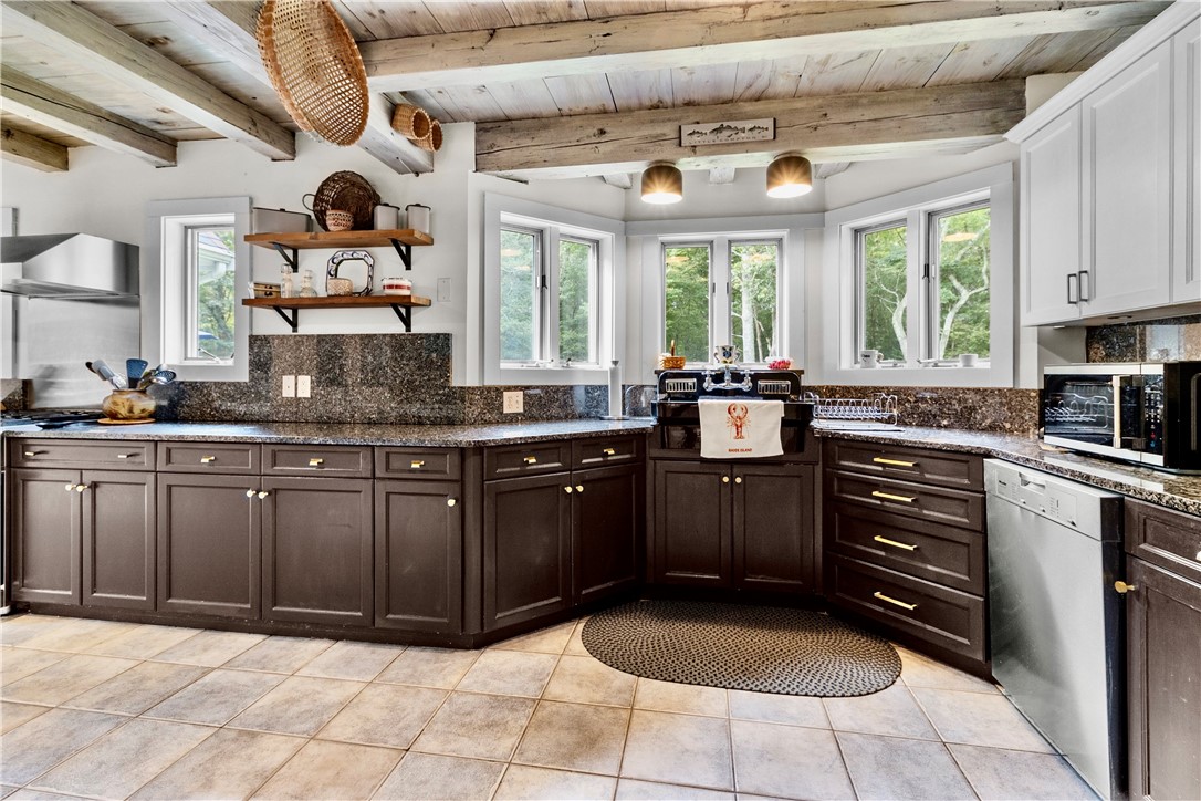 33 Sakonnet Trail Little Compton, RI 02837 - Photo 7 of 50