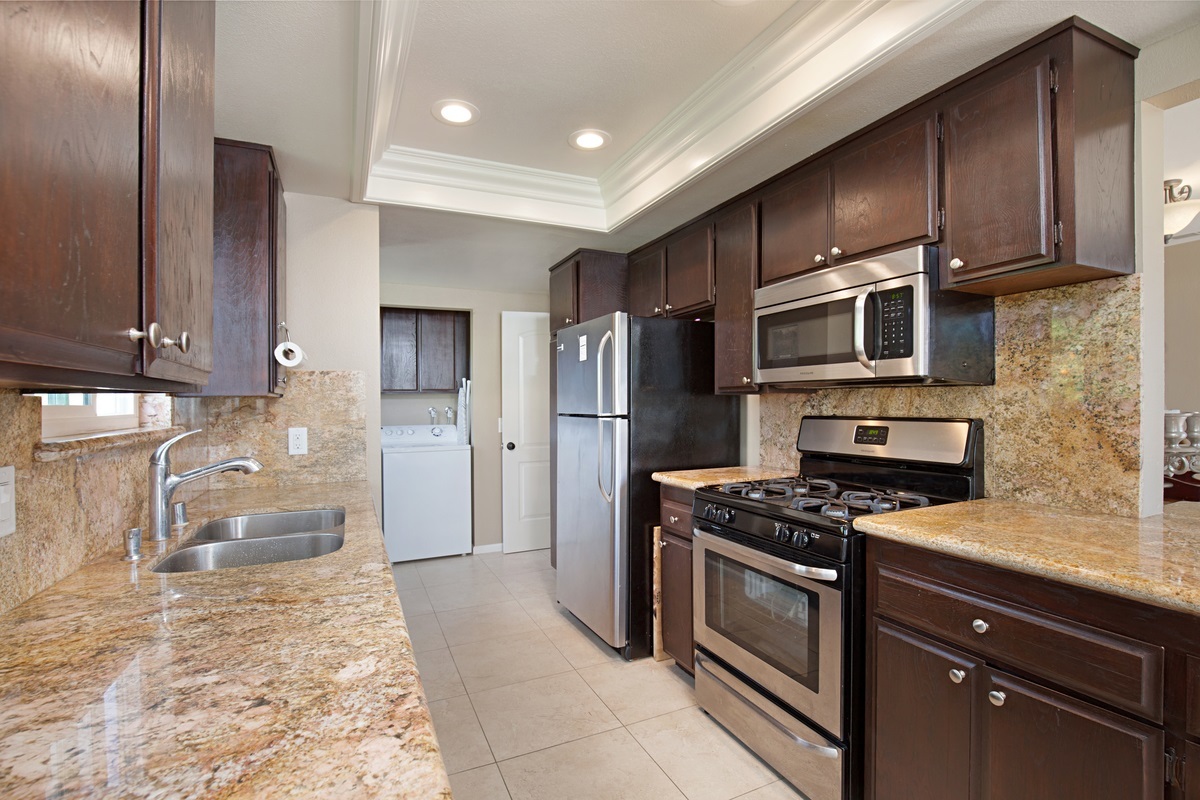 245 Shetland Way Fallbrook, CA 92028 - Photo 2 of 25