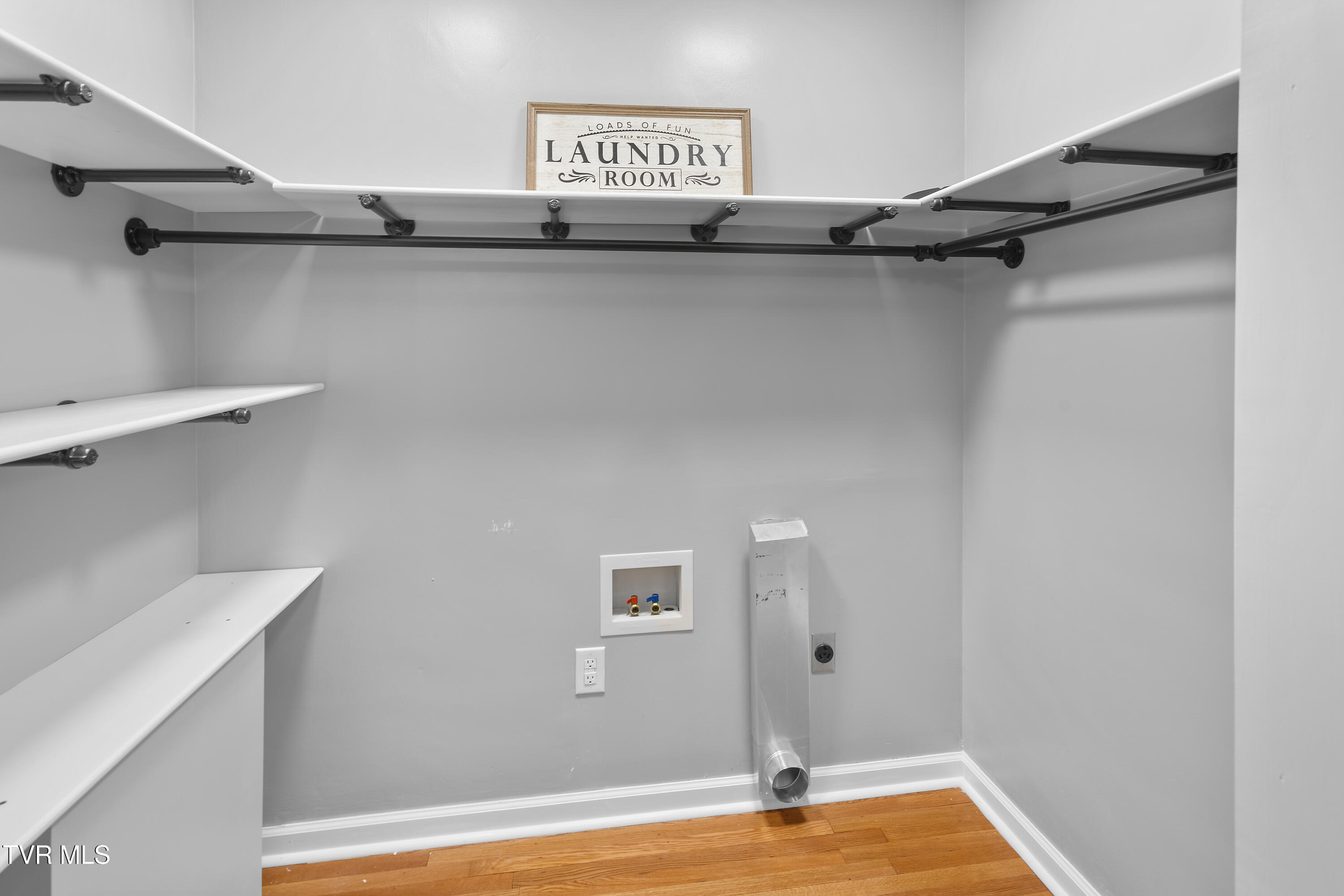 285 Cherokee Road Bristol, VA 24201 - Photo 32 of 37 177A9291