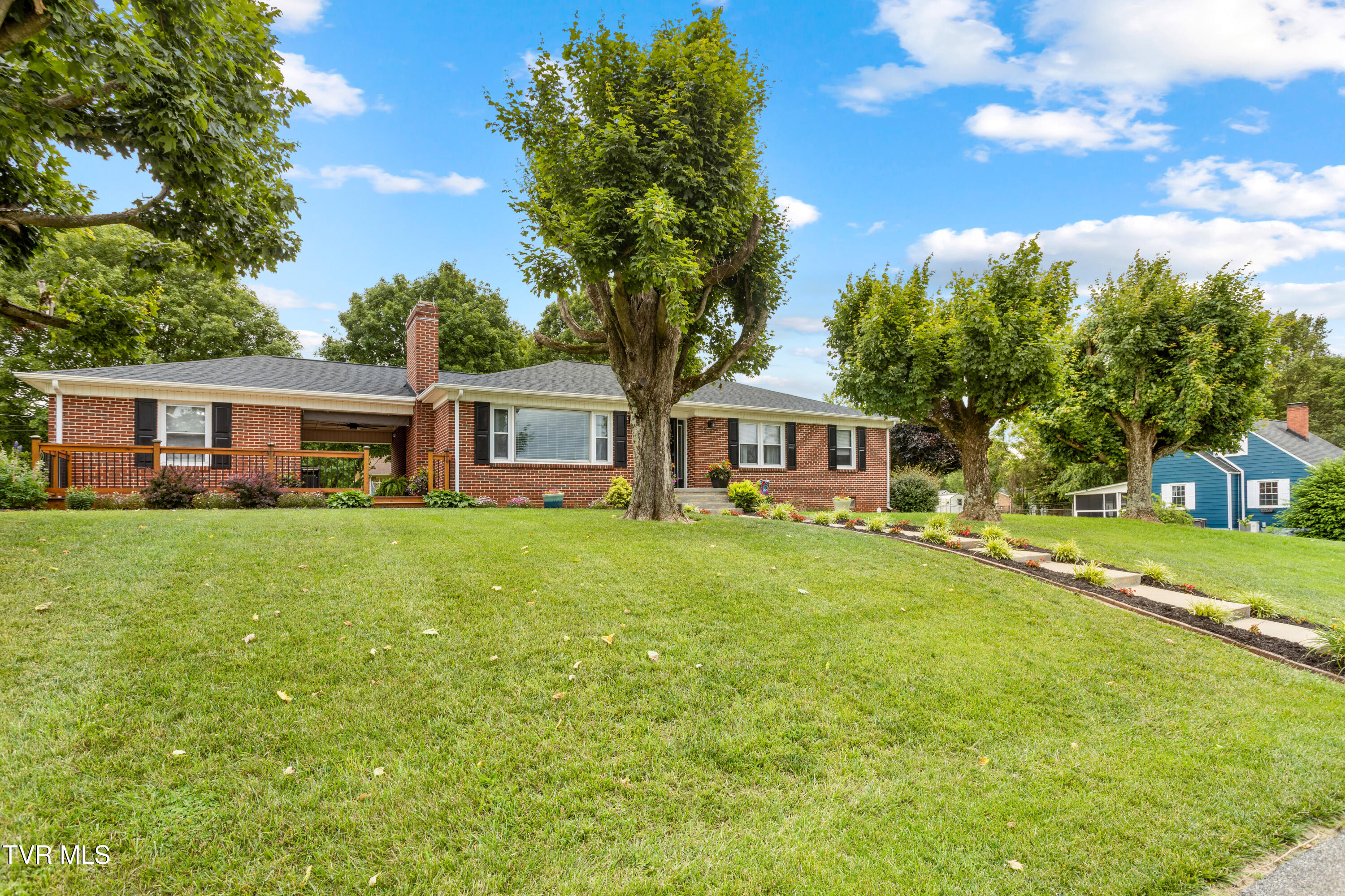285 Cherokee Road Bristol, VA 24201 - Photo 4 of 37 177A9234