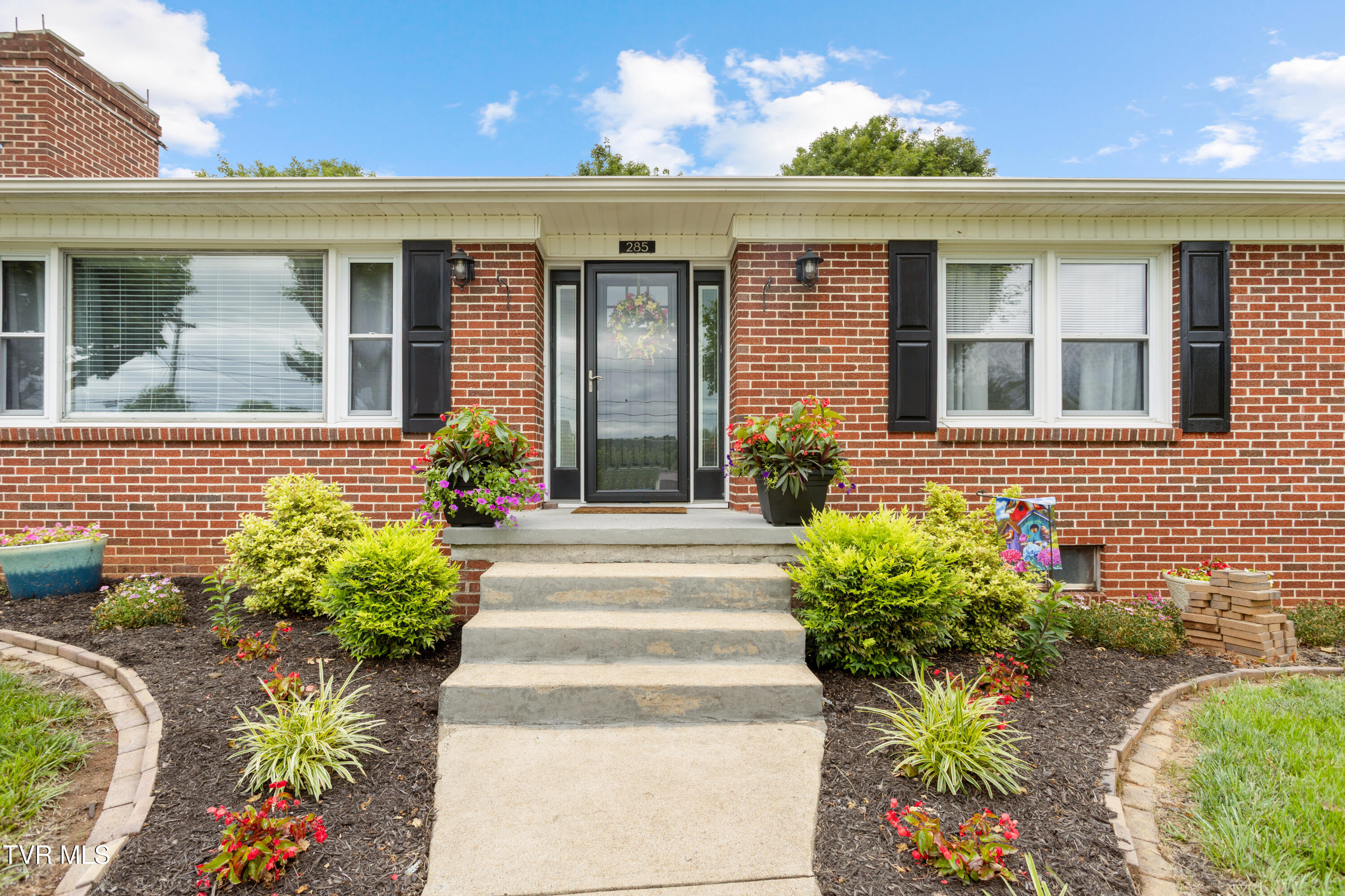 285 Cherokee Road Bristol, VA 24201 - Photo 7 of 37 177A9210 copy