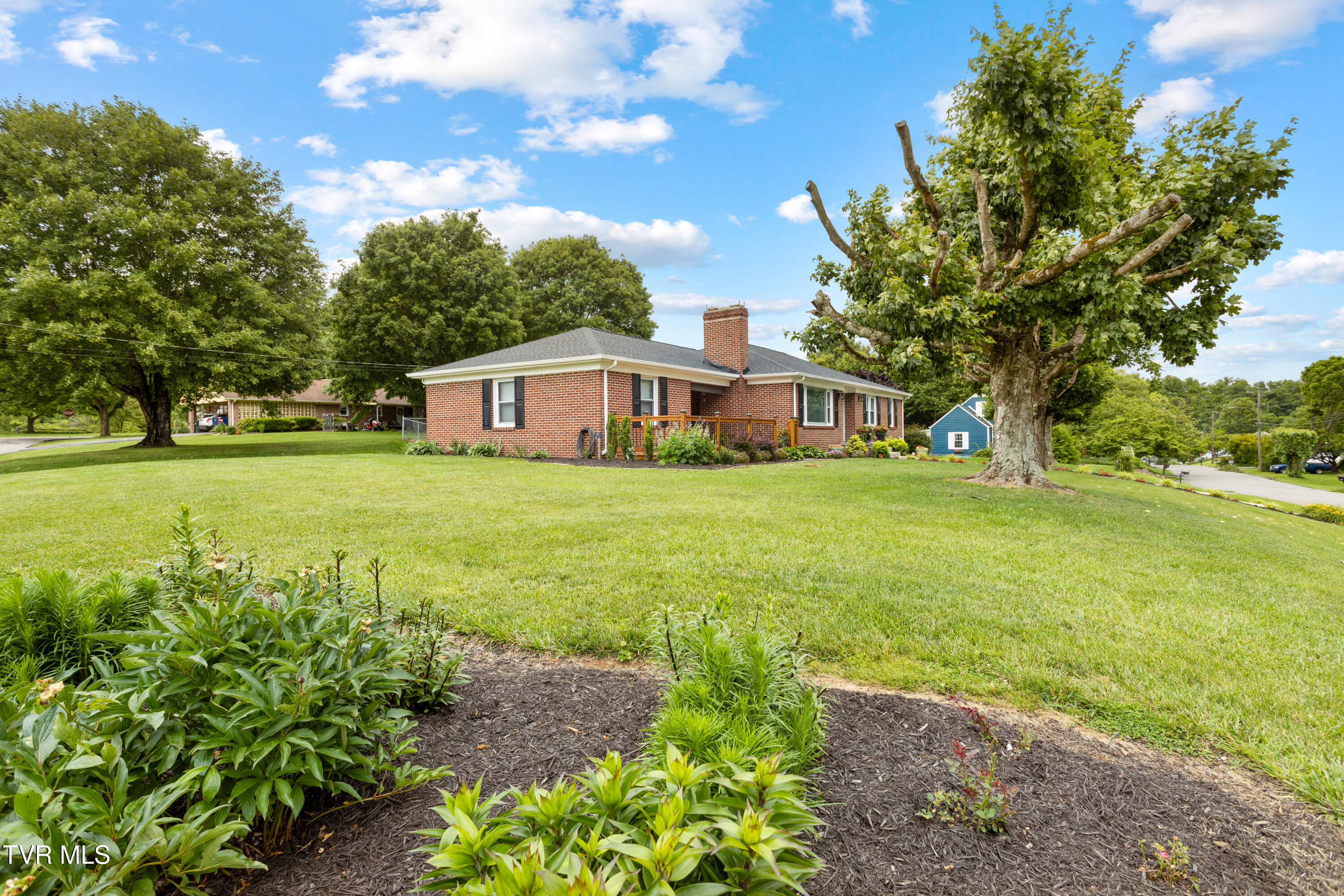 285 Cherokee Road Bristol, VA 24201 - Photo 9 of 37 177A9202