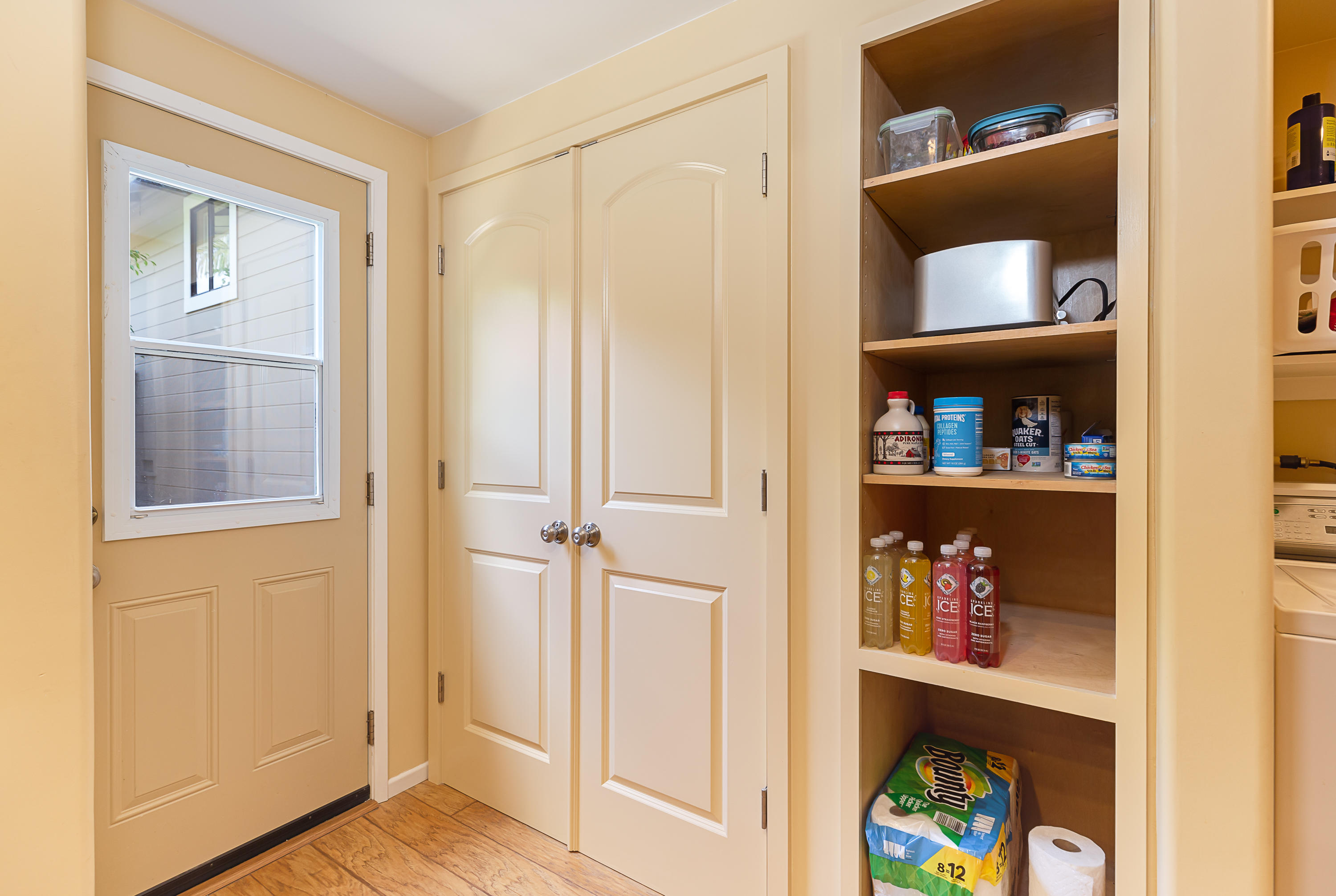 4022 Primavera Road, Unit B Santa Barbara, CA 93110 - Photo 11 of 27 back of kitchen