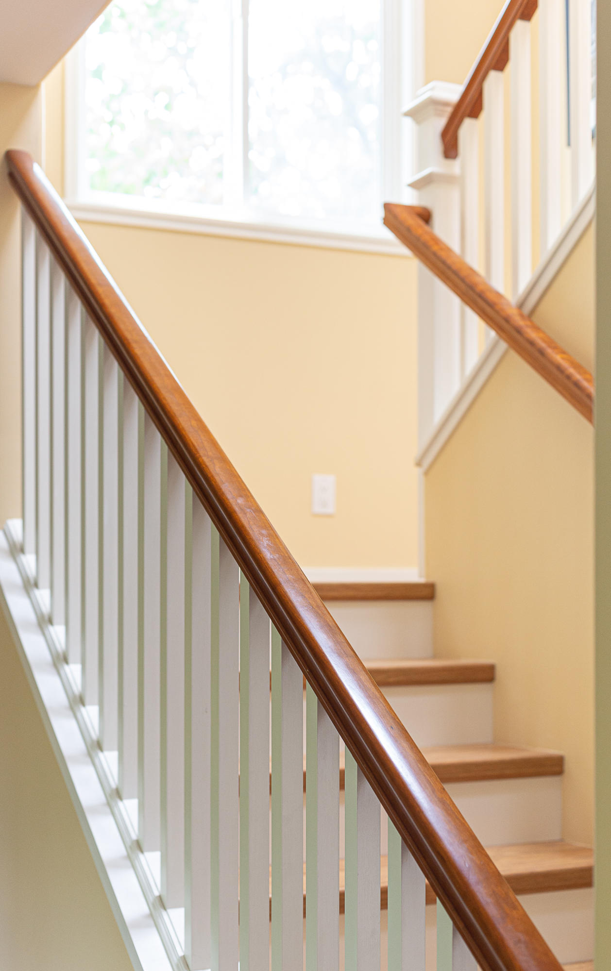 4022 Primavera Road, Unit B Santa Barbara, CA 93110 - Photo 15 of 27 stairwell