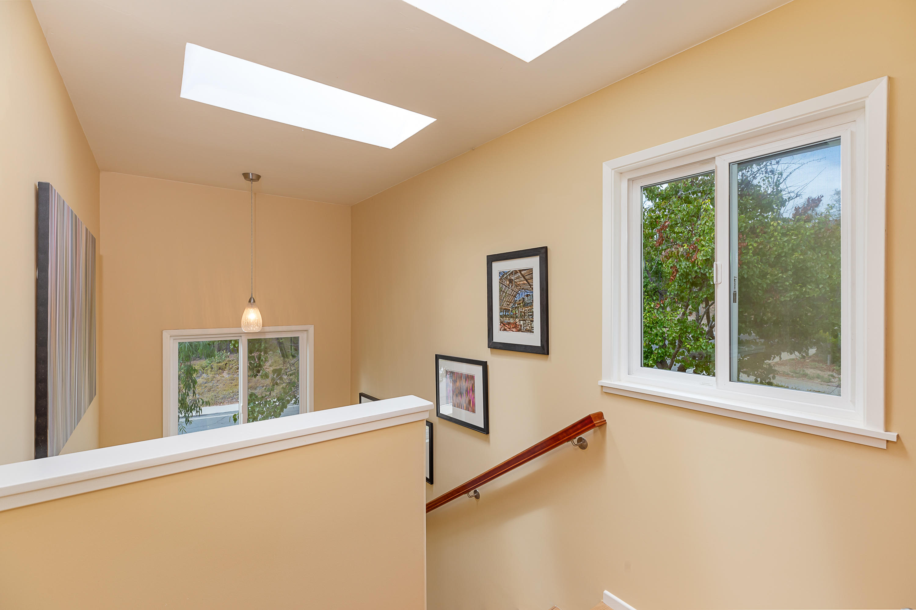 4022 Primavera Road, Unit B Santa Barbara, CA 93110 - Photo 16 of 27 Upstairs landing