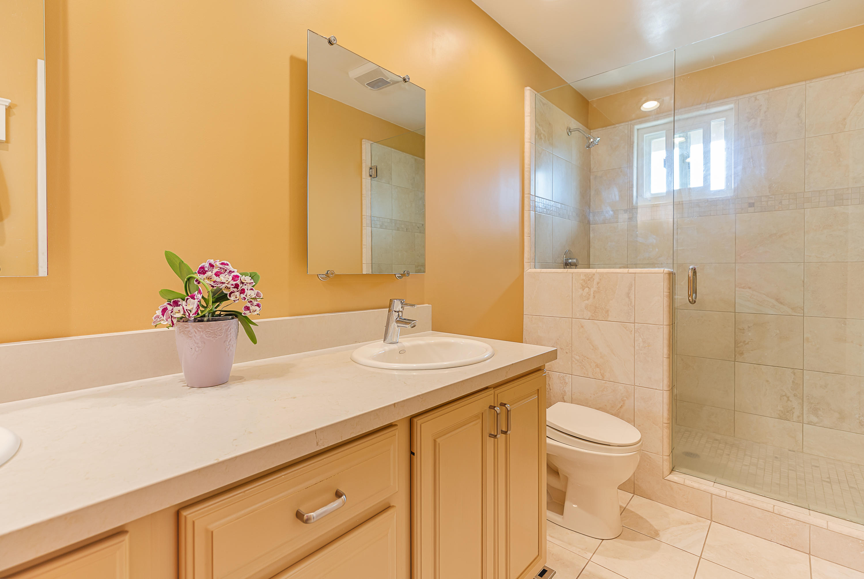 4022 Primavera Road, Unit B Santa Barbara, CA 93110 - Photo 19 of 27 primary bathroom
