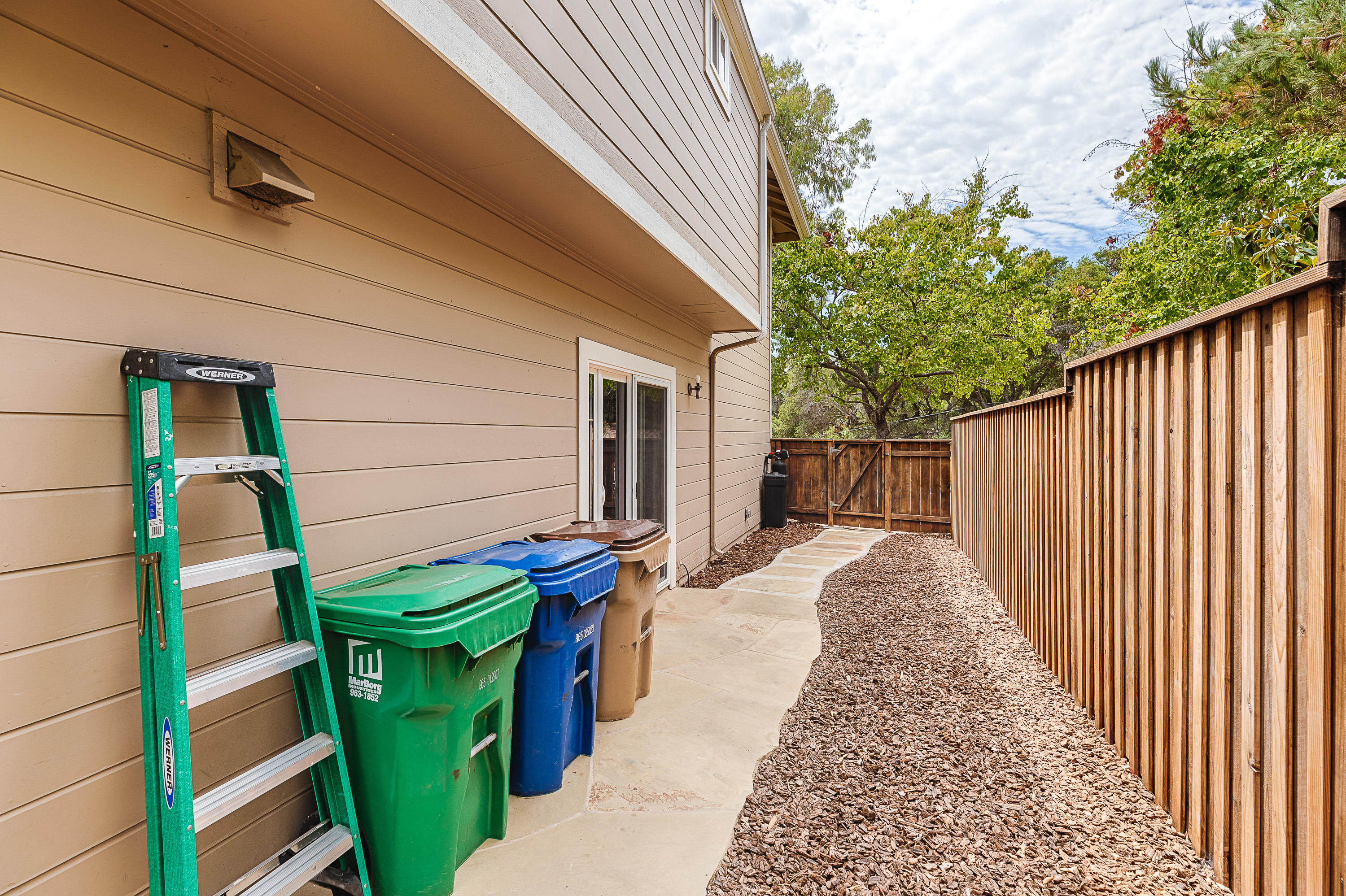 4022 Primavera Road, Unit B Santa Barbara, CA 93110 - Photo 27 of 27 side yard