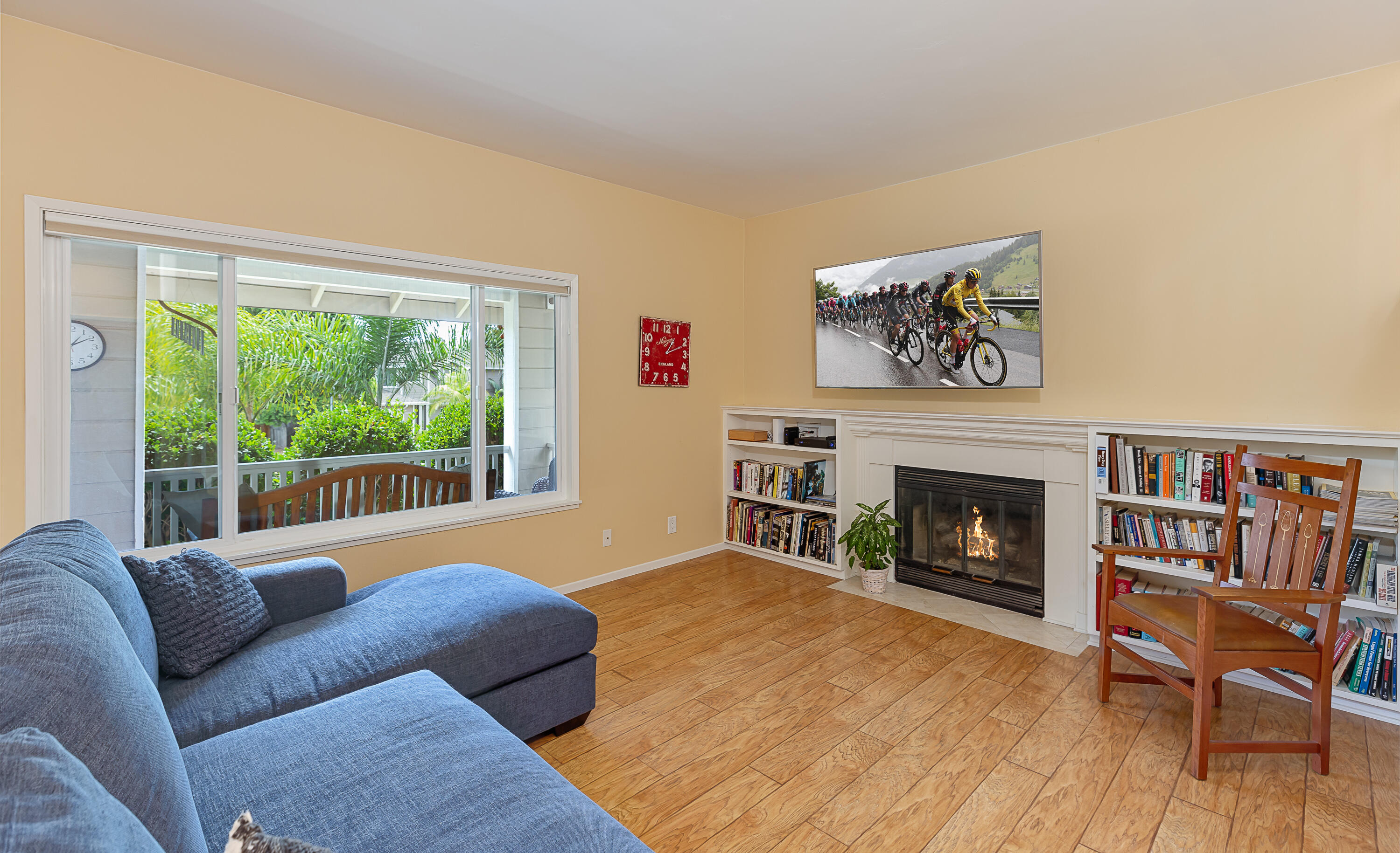 4022 Primavera Road, Unit B Santa Barbara, CA 93110 - Photo 5 of 27 Living Room