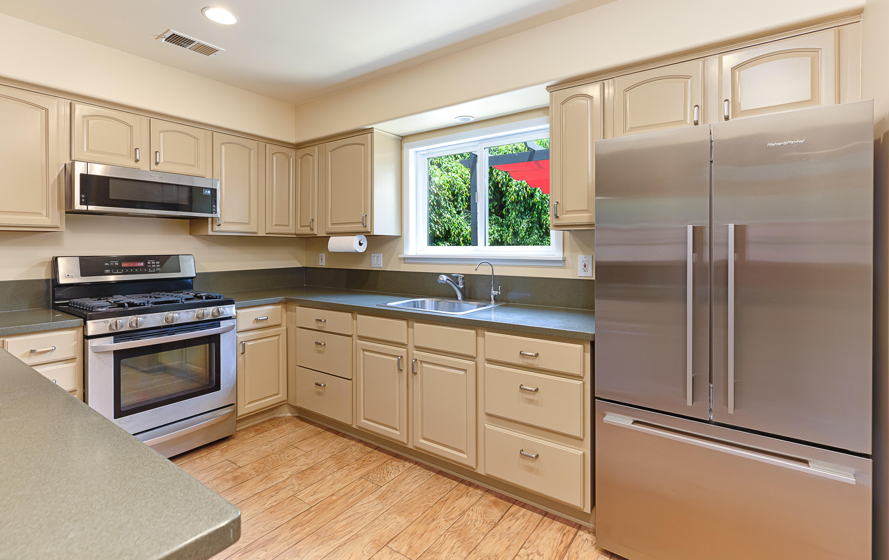 4022 Primavera Road, Unit B Santa Barbara, CA 93110 - Photo 8 of 27 Kitchen