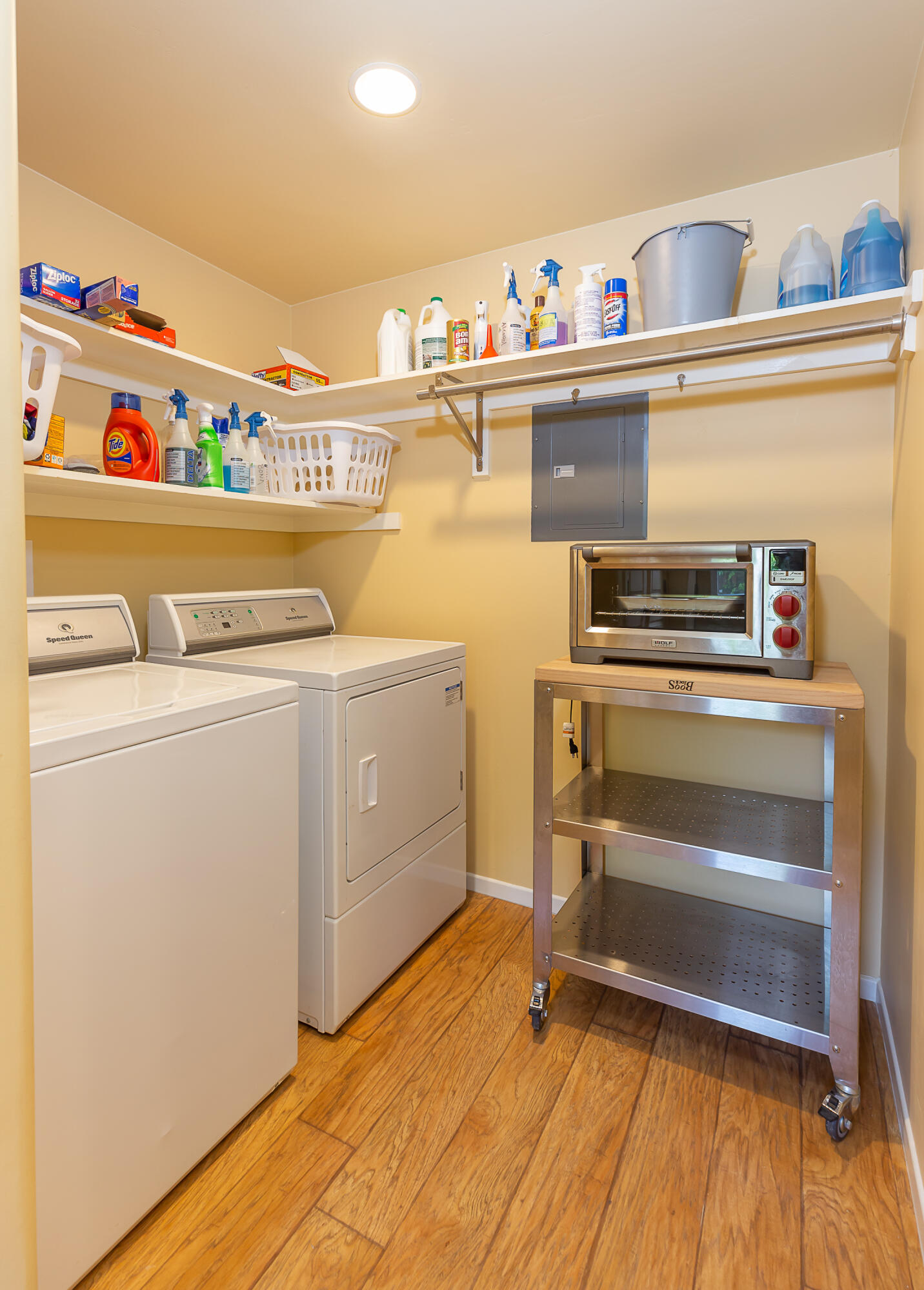 4022 Primavera Road, Unit B Santa Barbara, CA 93110 - Photo 10 of 27 laundry room