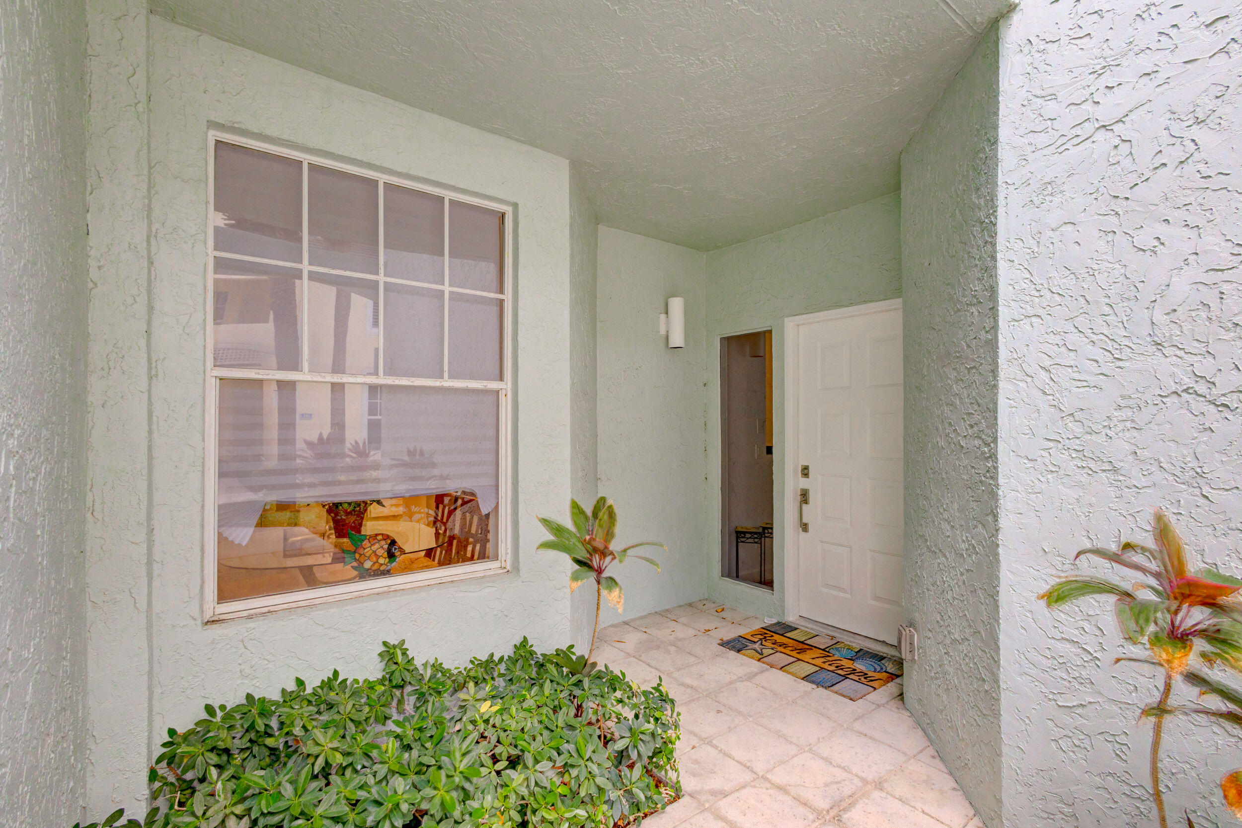207 Mainsail Circle Jupiter, FL 33477 - Photo 6 of 56 Entrance
