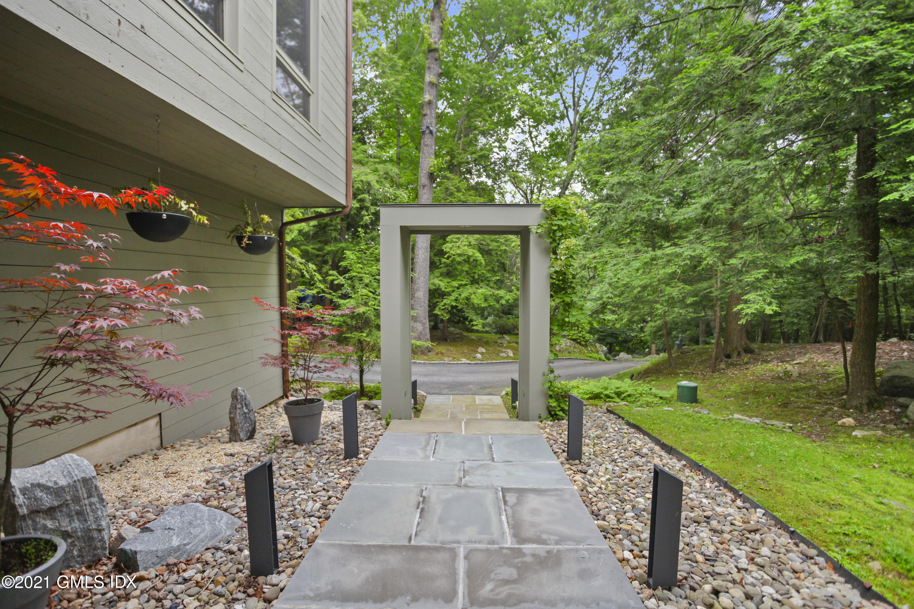 49 Mill Brook Road, Unit WEST Stamford, CT 06902 - Photo 4 of 37 a view of a back yard