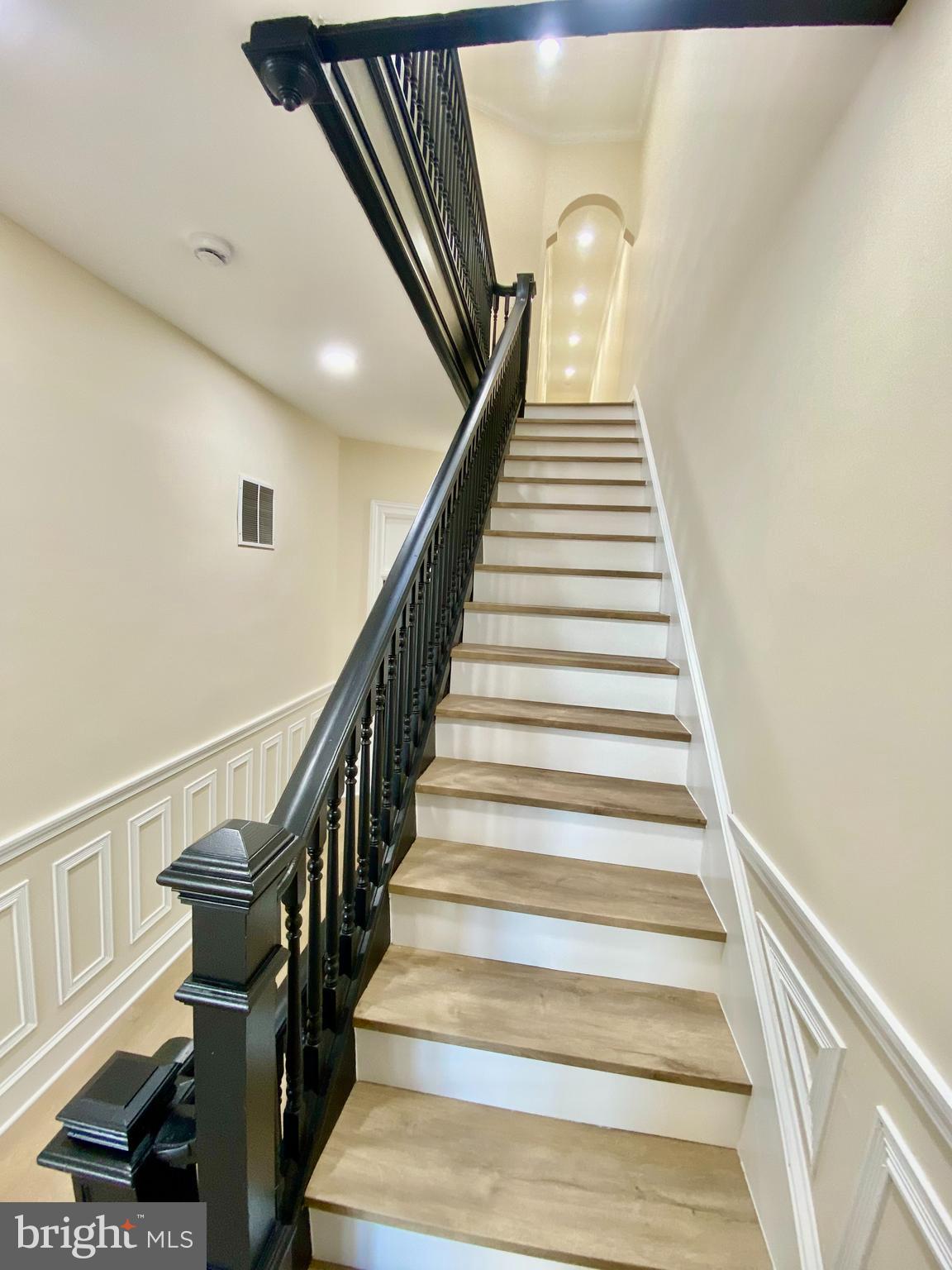 2428 Eutaw Place Baltimore, MD 21217 - Photo 29 of 48 a view of entryway