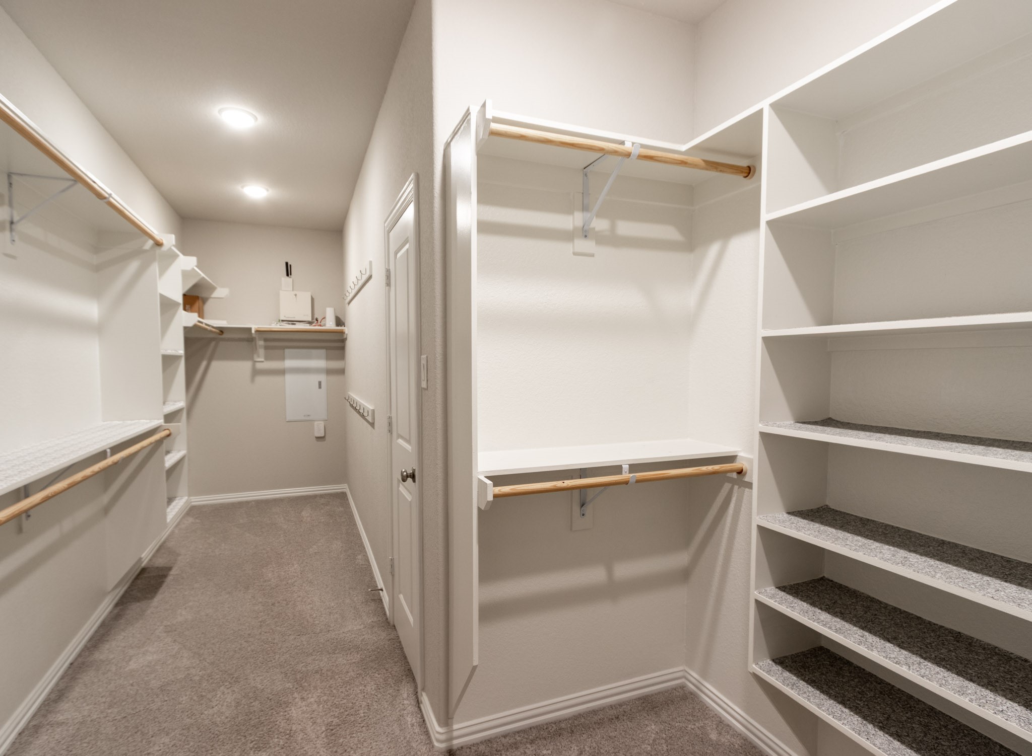 2831 Maple Oak Lane Manvel, TX 77578 - Photo 17 of 50 Large Walk-in Primary Closet