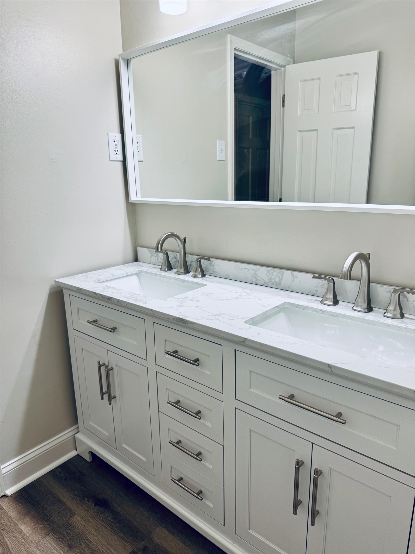 2212 Howard Road Germantown, TN 38138 - Photo 12 of 24 a bathroom with a sink and a mirror