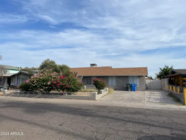 $1,695 | 8333 West Roma Avenue, Phoenix, AZ 85037