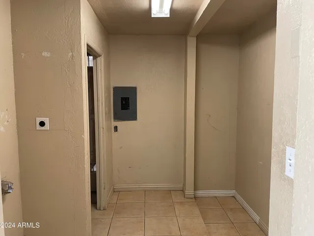 $1,695 | 8333 West Roma Avenue, Phoenix, AZ 85037