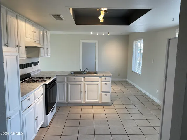 $1,695 | 8333 West Roma Avenue, Phoenix, AZ 85037