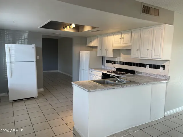 $1,695 | 8333 West Roma Avenue, Phoenix, AZ 85037