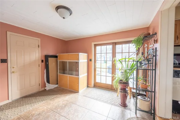 a view of livingroom with furniture and windows