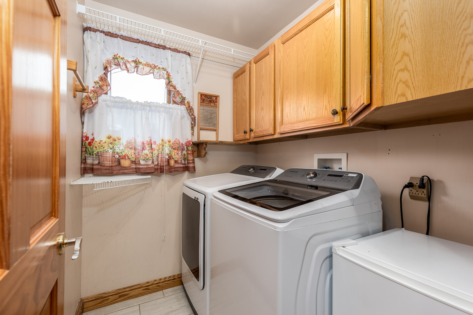 844 Kimberly Lane Ottawa, IL 61350 - Photo 12 of 36 a view of washer and dryer with kitchen in the background
