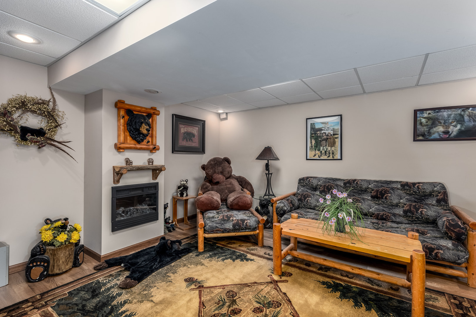 844 Kimberly Lane Ottawa, IL 61350 - Photo 19 of 36 a living room with furniture toys and a flat screen tv