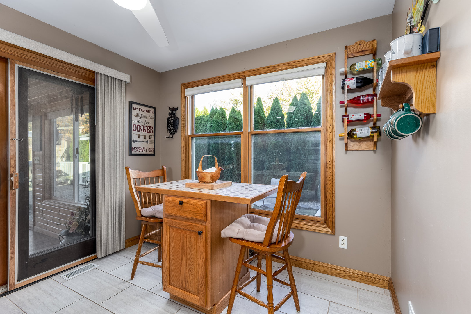 844 Kimberly Lane Ottawa, IL 61350 - Photo 8 of 36 a dining room with furniture and window