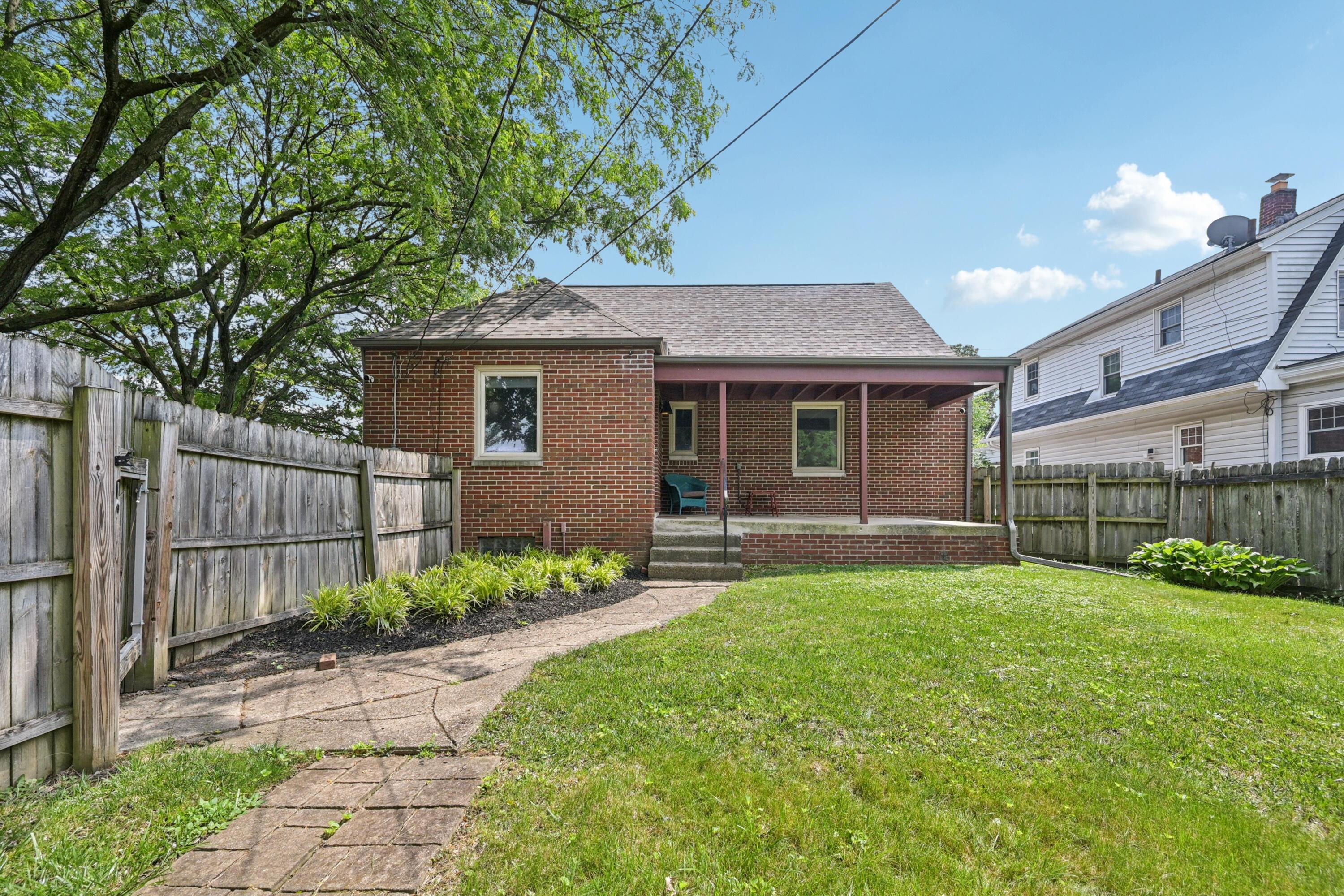 612 Fallis Road Columbus, OH 43214 - Photo 17 of 27 17-print-Fallis Rd-1106-042